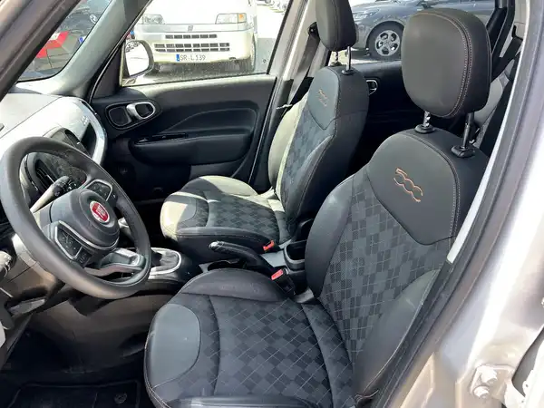 FIAT 500L (8/27)