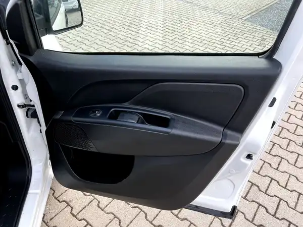 FIAT DOBLO (20/27)