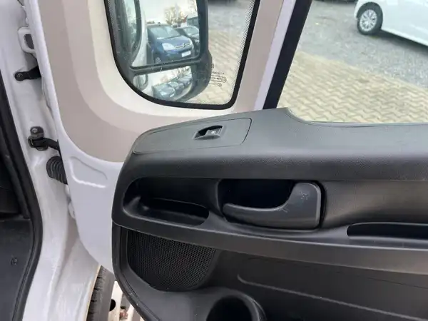 FIAT DUCATO (18/23)