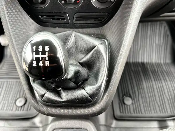 FORD CONNECT (24/28)