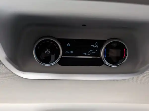 FORD CUSTOM (19/19)