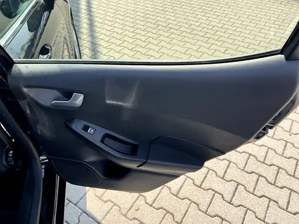 FORD FIESTA (14/26)