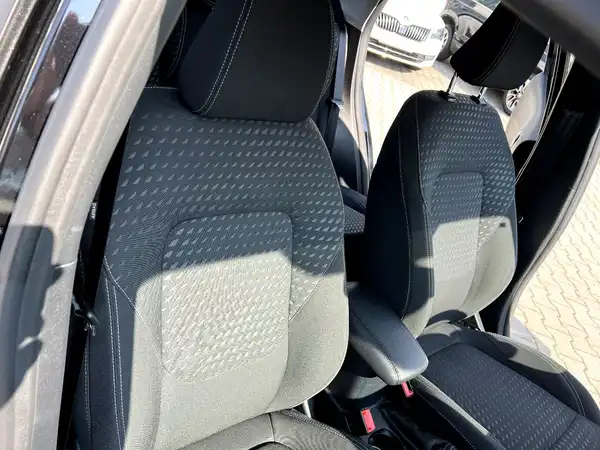 FORD FIESTA (21/26)