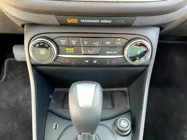 FORD FIESTA (23/26)