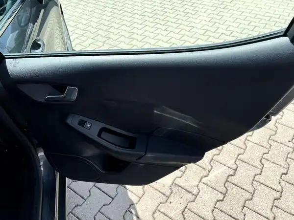 FORD FIESTA (14/27)