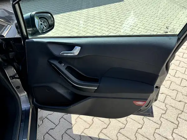 FORD FIESTA (19/27)