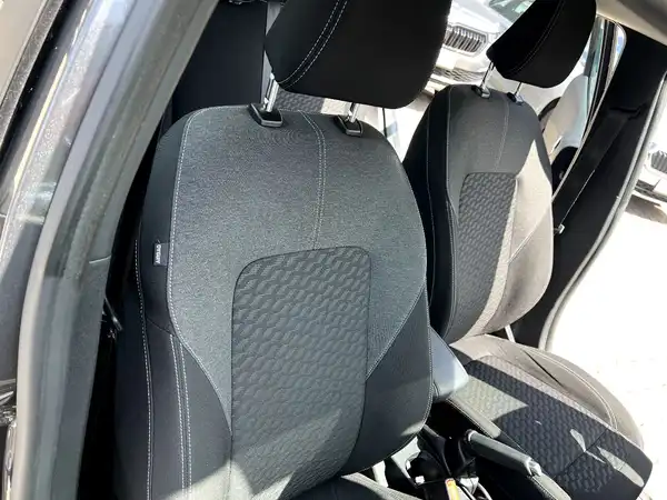 FORD FIESTA (21/27)