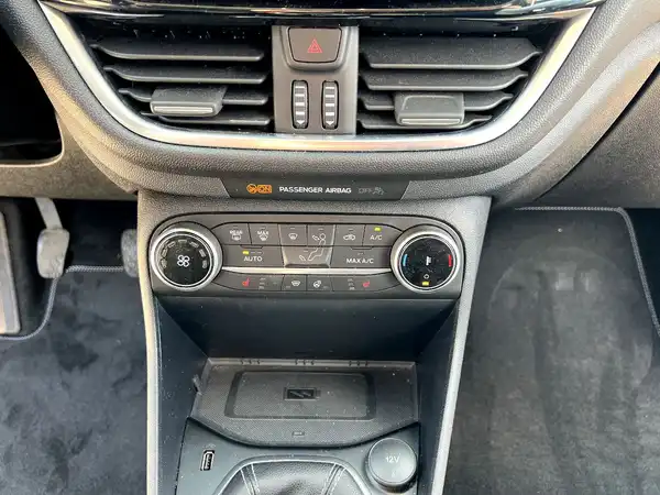 FORD FIESTA (23/27)