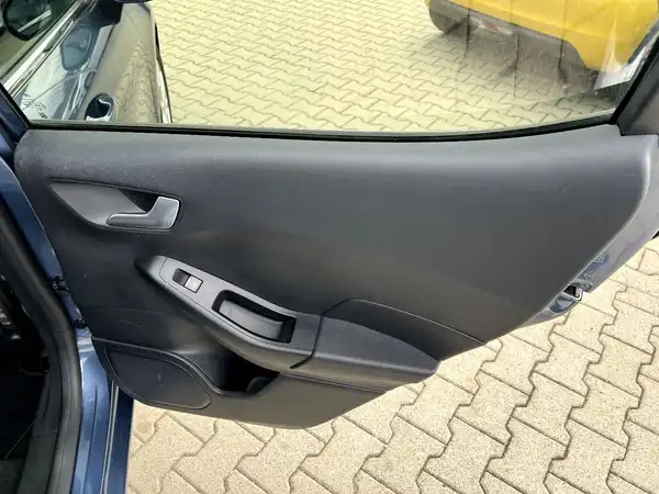 FORD FIESTA (14/26)