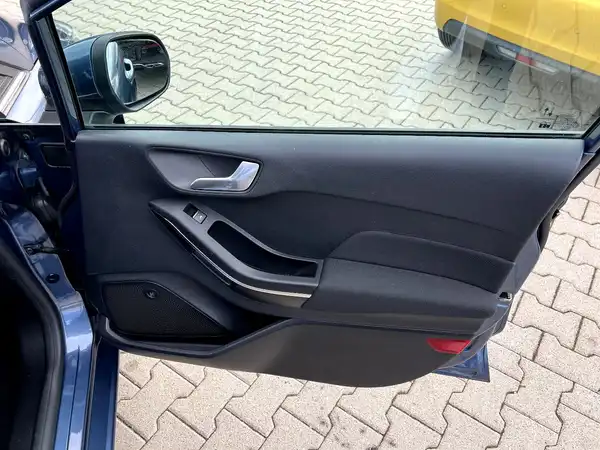 FORD FIESTA (19/26)