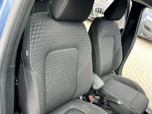 FORD FIESTA (21/26)