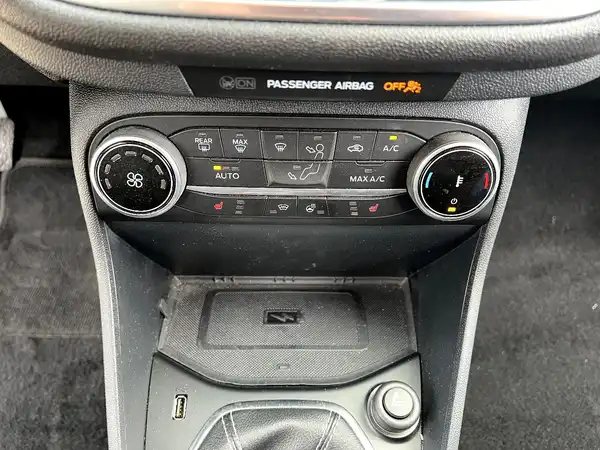 FORD FIESTA (23/26)