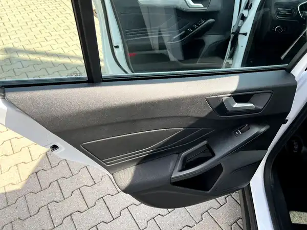 FORD FOCUS (11/26)