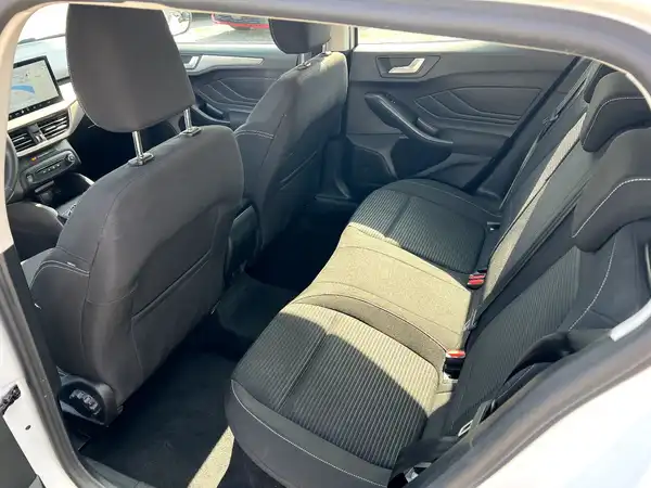 FORD FOCUS (12/26)