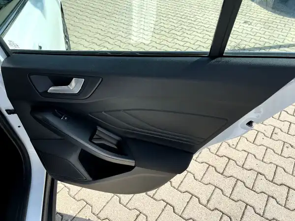 FORD FOCUS (14/26)