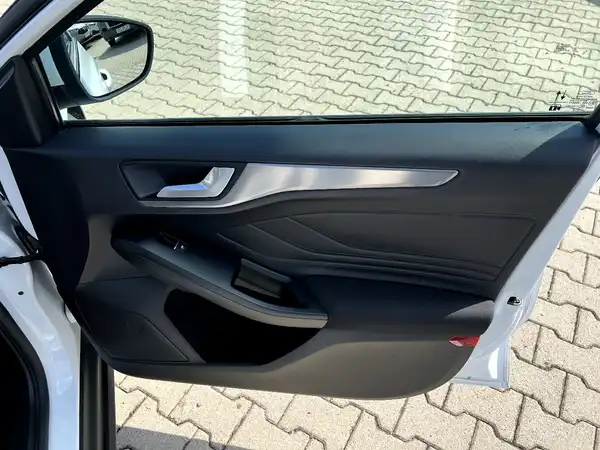 FORD FOCUS (19/26)