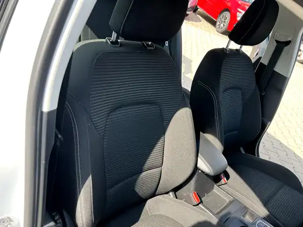FORD FOCUS (20/26)