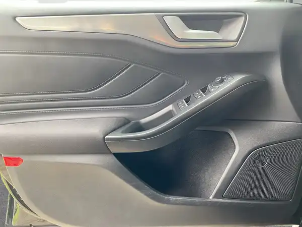 FORD FOCUS (17/19)