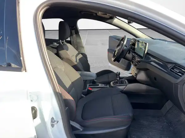 FORD FOCUS (11/17)