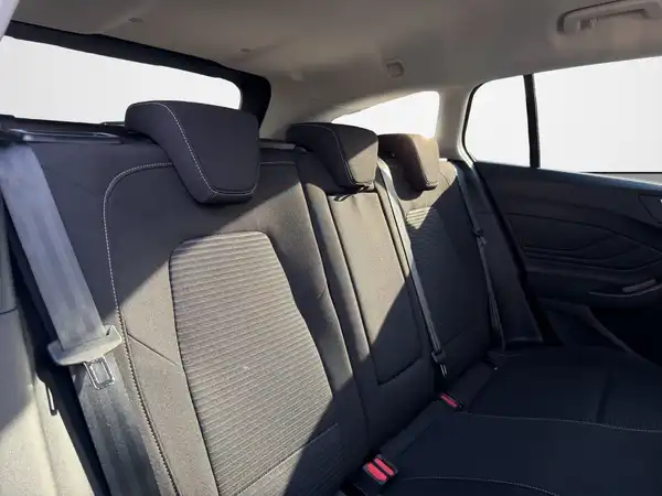 FORD FOCUS (13/19)