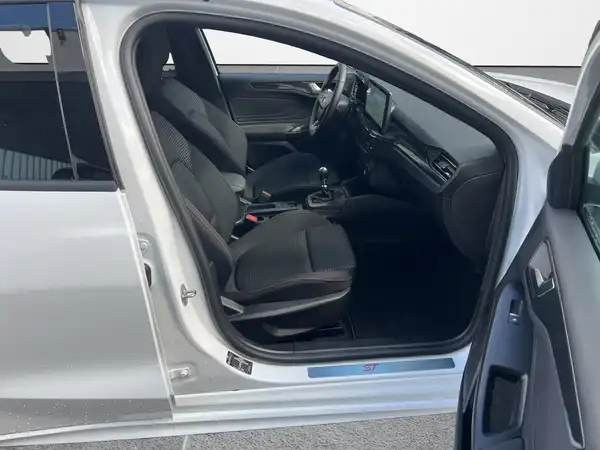 FORD FOCUS (12/21)