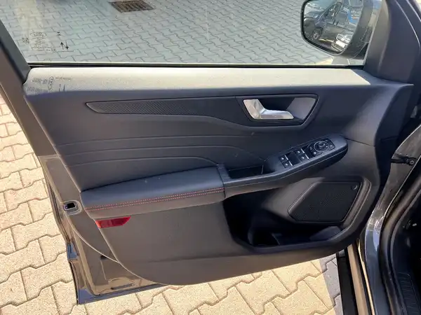 FORD KUGA (10/27)