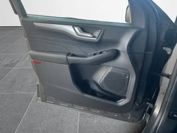 FORD KUGA (17/20)