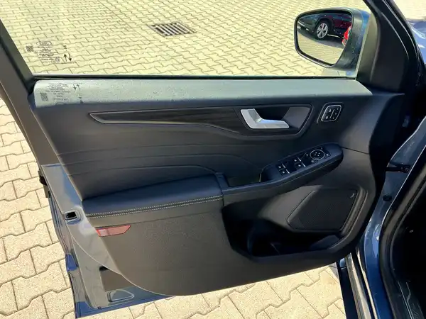 FORD KUGA (11/28)
