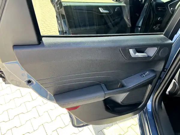 FORD KUGA (12/28)