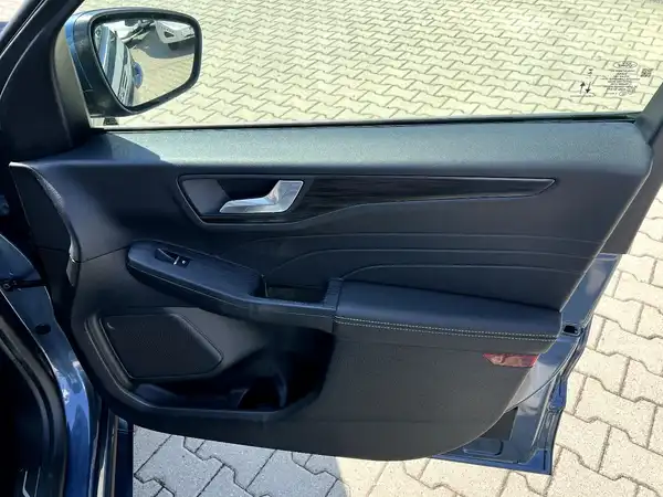 FORD KUGA (21/28)