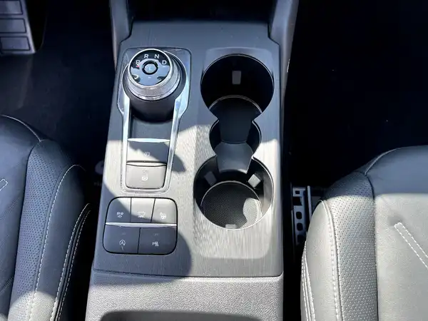 FORD KUGA (24/28)