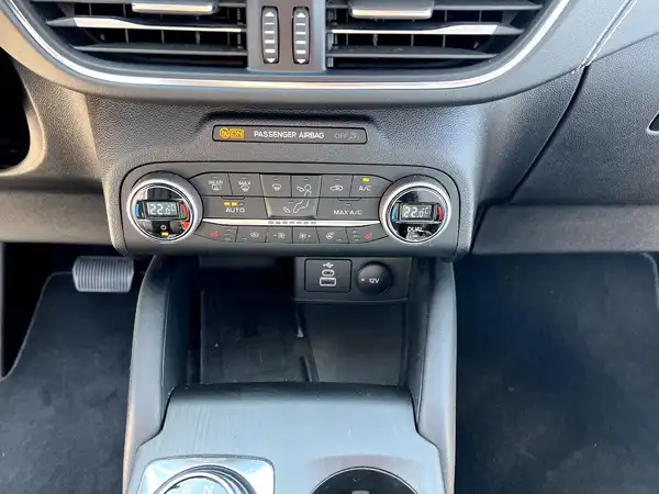 FORD KUGA (25/28)