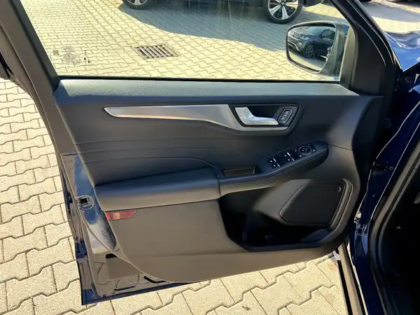 FORD KUGA (11/29)