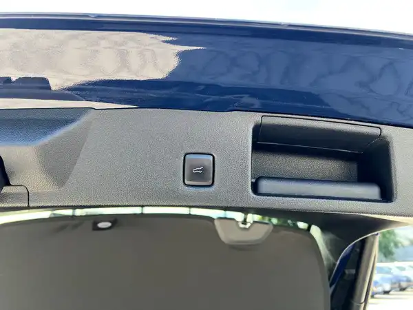 FORD KUGA (8/29)