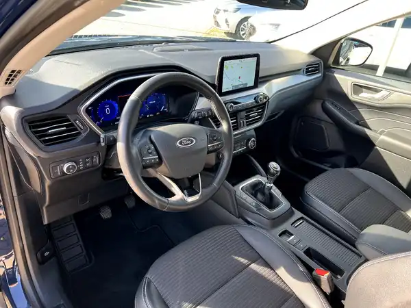 FORD KUGA (10/29)
