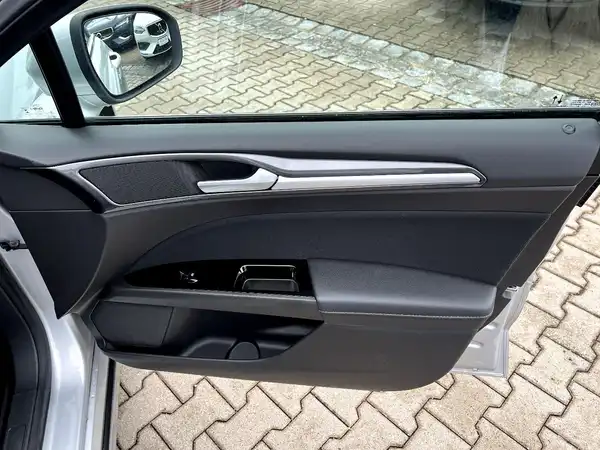 FORD MONDEO (20/27)