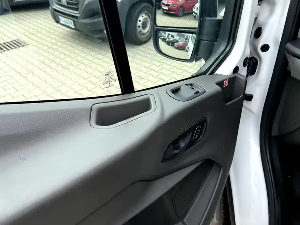 FORD TRANSIT (16/24)