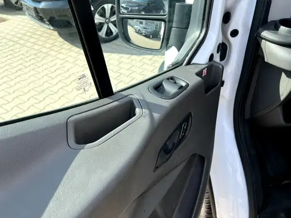 FORD TRANSIT (18/24)
