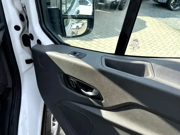 FORD TRANSIT (19/24)