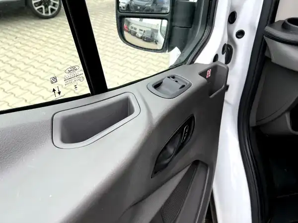 FORD TRANSIT (17/25)