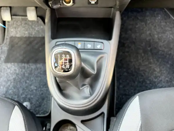 HYUNDAI I10 (22/26)