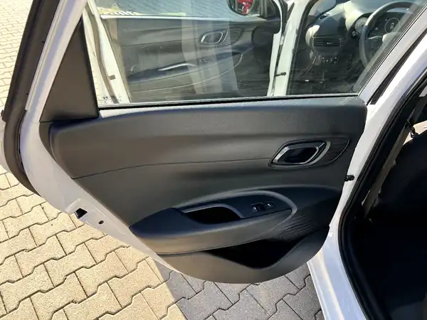 HYUNDAI I20 (12/27)