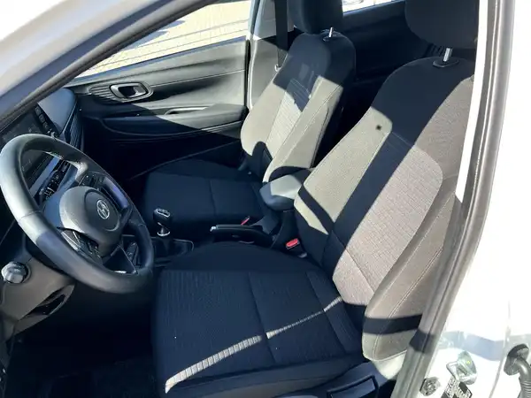 HYUNDAI I20 (8/27)