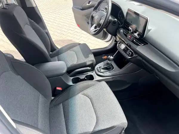 HYUNDAI I30 (20/26)