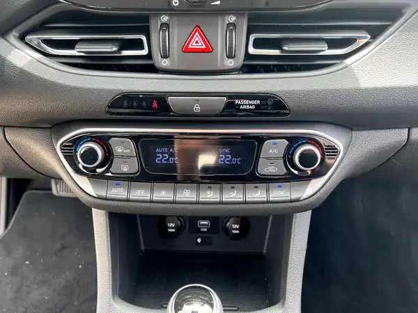 HYUNDAI I30 (23/26)