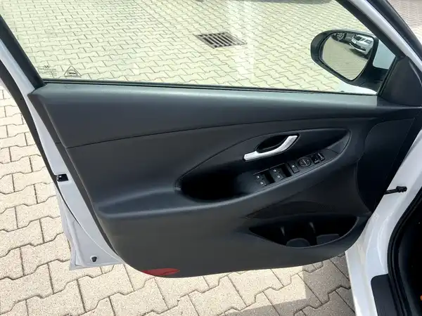 HYUNDAI I30 (10/26)