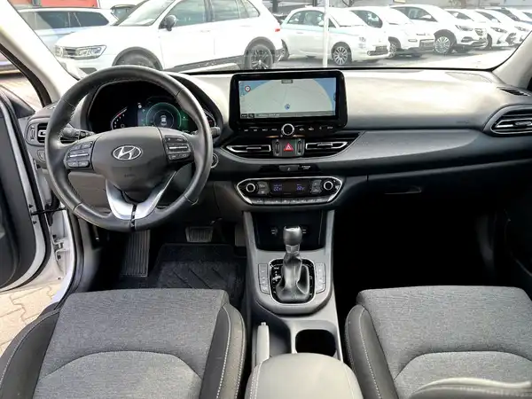 HYUNDAI I30 (17/26)