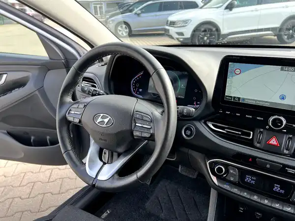 HYUNDAI I30 (25/26)