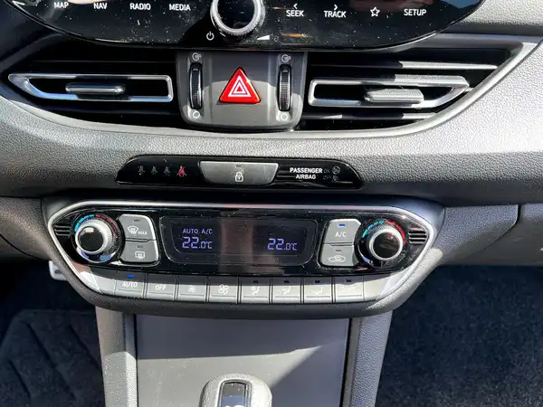 HYUNDAI I30 (24/27)