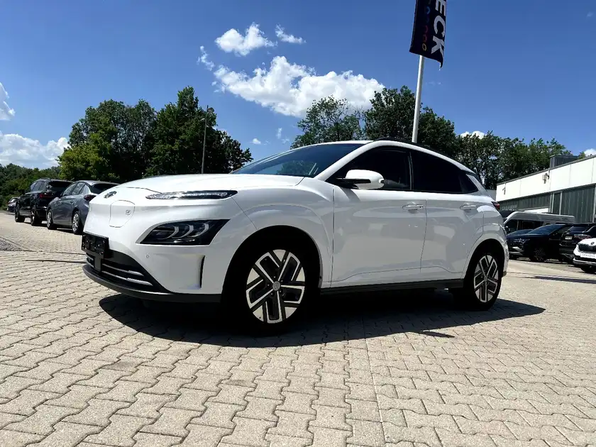 HYUNDAI KONA TREND (1/28)